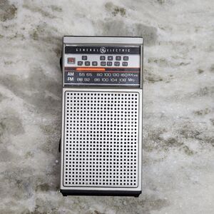 Vintage General Electric Radio Model 7-2924A Portable AM/FM Tested WORKS
